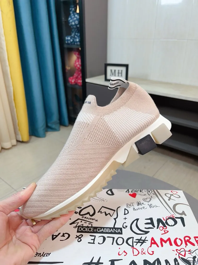 Ex-factory price 340🌹🌹"Dolce & Gabbana DG" original imported fly-knit stitching➕fly-knit lining, light on the foot, comfortable, versatile, original special outsole🔥favored by trendy men. Welcome to compare the quality🔥exquisite luxury, super A level! Compared with the genuine product at the counter, the version is no worse at all! Code number 36-46